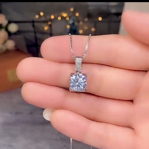 Beautiful necklace sparkly brilliant - Picture 2 of 6